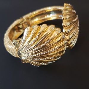 Lilly Pulitzer gold shell bracelet
